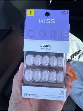 Kiss Press-On Nails — Pale Pink Floral Set